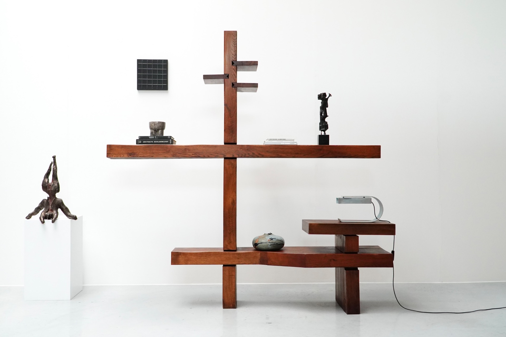Maison Moderniste - Juliaan Lampens custom-designed shelving